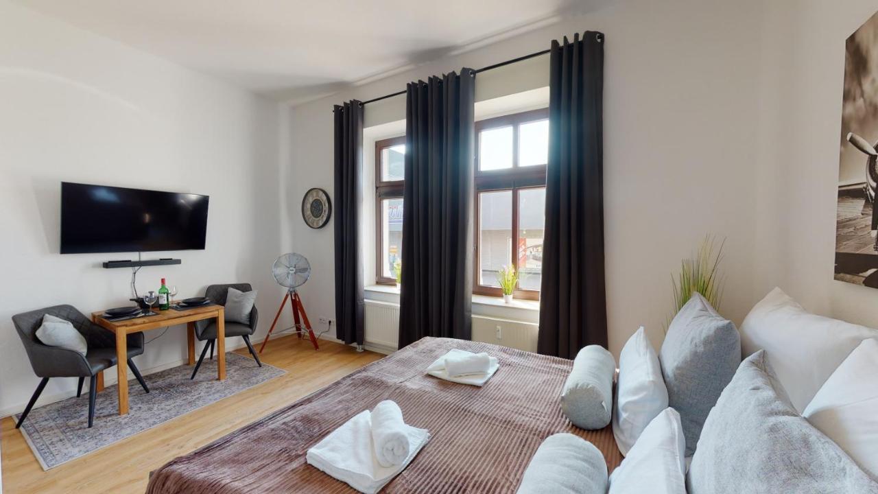 Sweethome - Zentral - Kueche & Parkplatz, Wifi Halle  Bagian luar foto