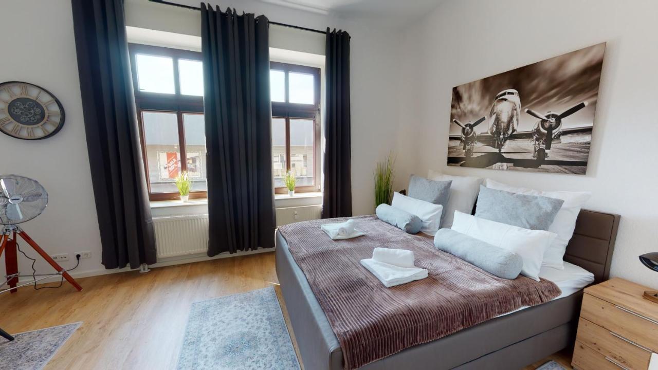 Sweethome - Zentral - Kueche & Parkplatz, Wifi Halle  Bagian luar foto