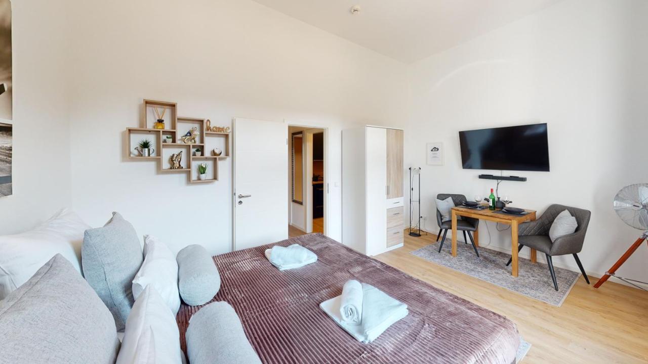 Sweethome - Zentral - Kueche & Parkplatz, Wifi Halle  Bagian luar foto
