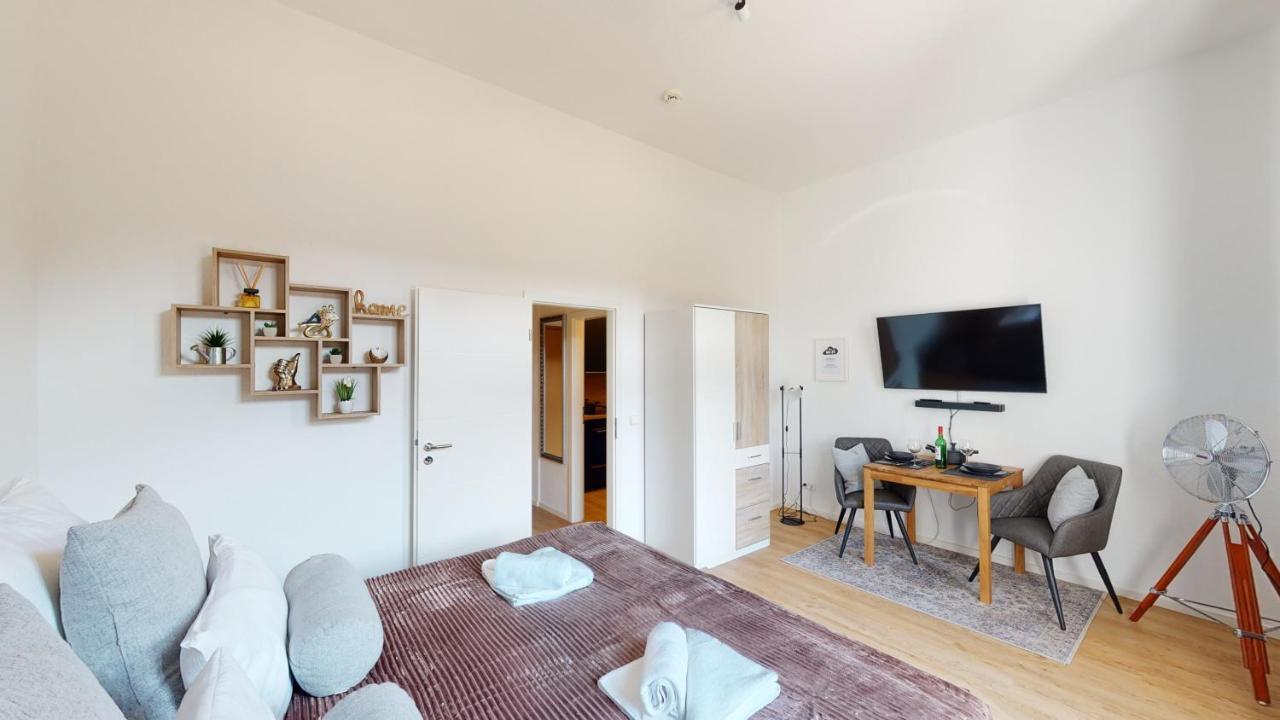 Sweethome - Zentral - Kueche & Parkplatz, Wifi Halle  Bagian luar foto
