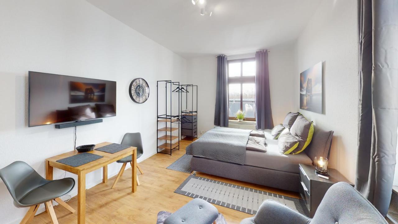 Sweethome - Zentral - Kueche & Parkplatz, Wifi Halle  Bagian luar foto