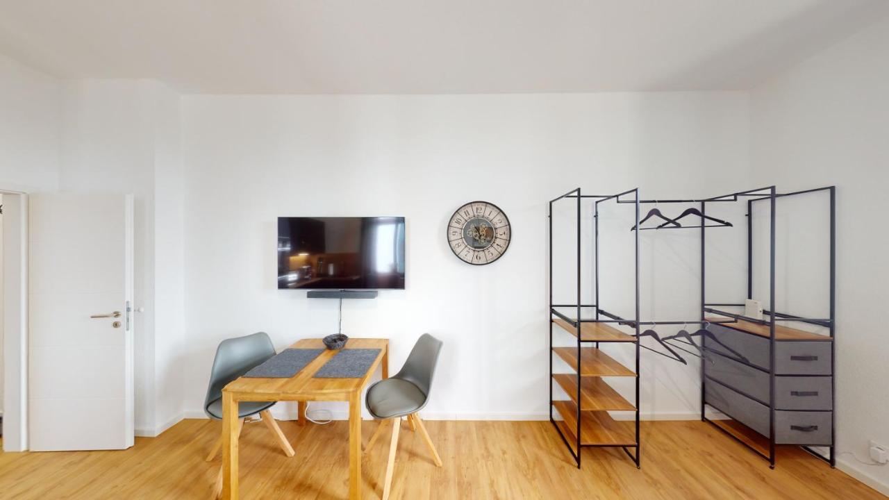 Sweethome - Zentral - Kueche & Parkplatz, Wifi Halle  Bagian luar foto
