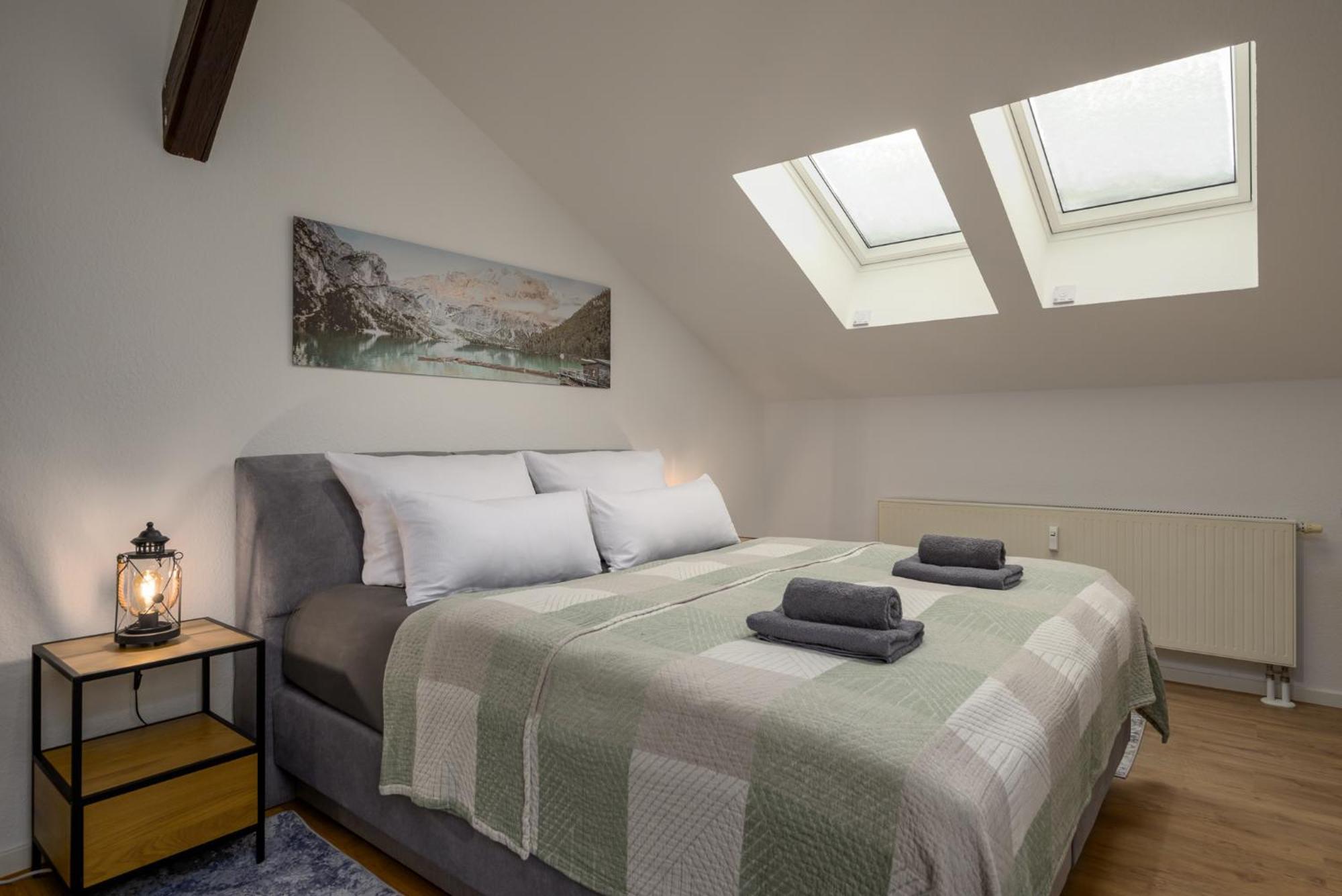 Sweethome - Zentral - Kueche & Parkplatz, Wifi Halle  Bagian luar foto