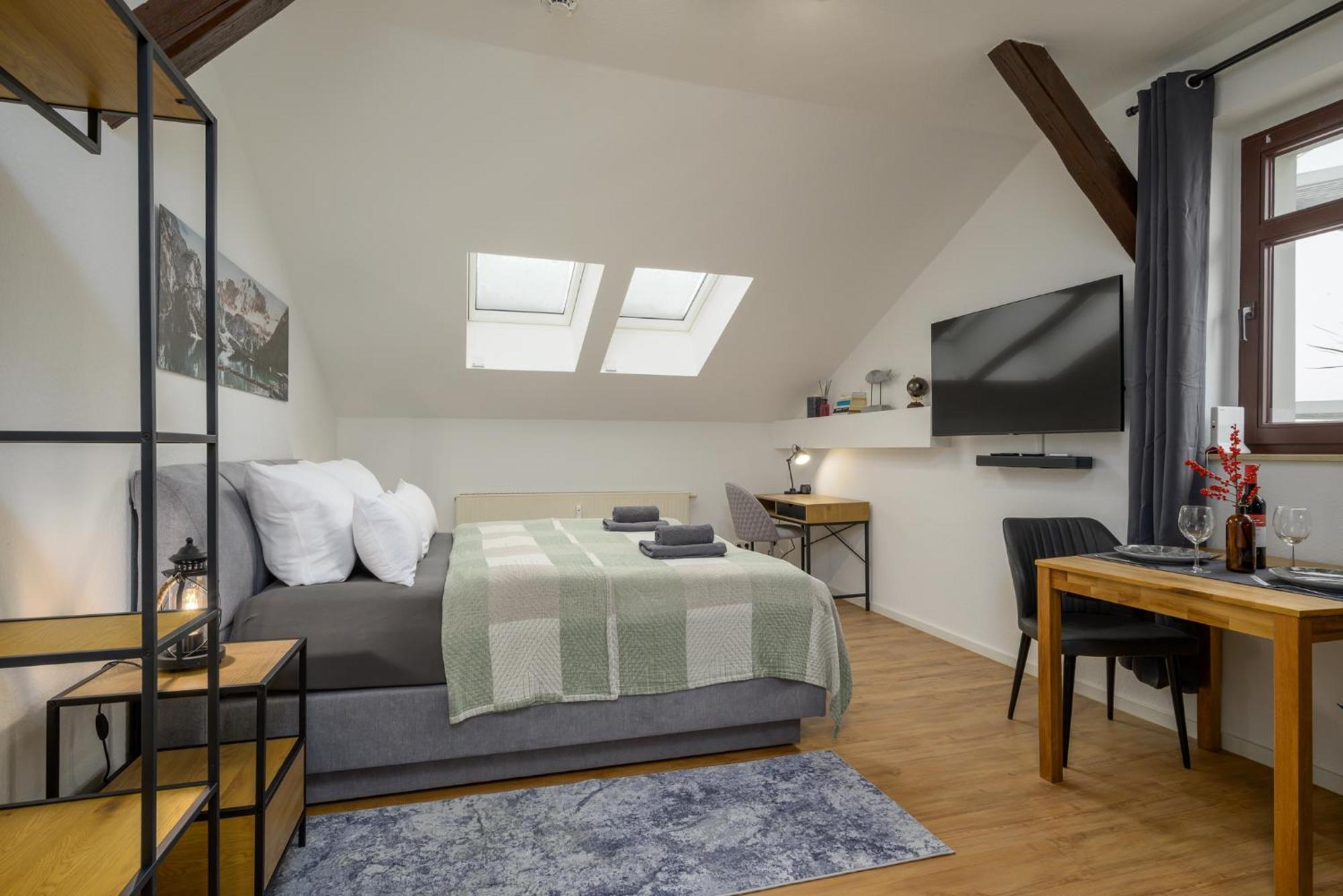 Sweethome - Zentral - Kueche & Parkplatz, Wifi Halle  Bagian luar foto