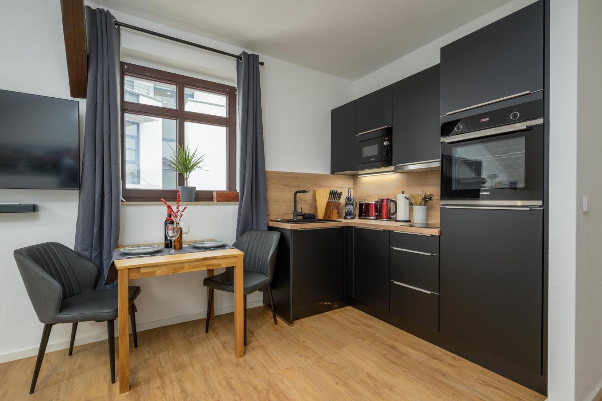 Sweethome - Zentral - Kueche & Parkplatz, Wifi Halle  Bagian luar foto
