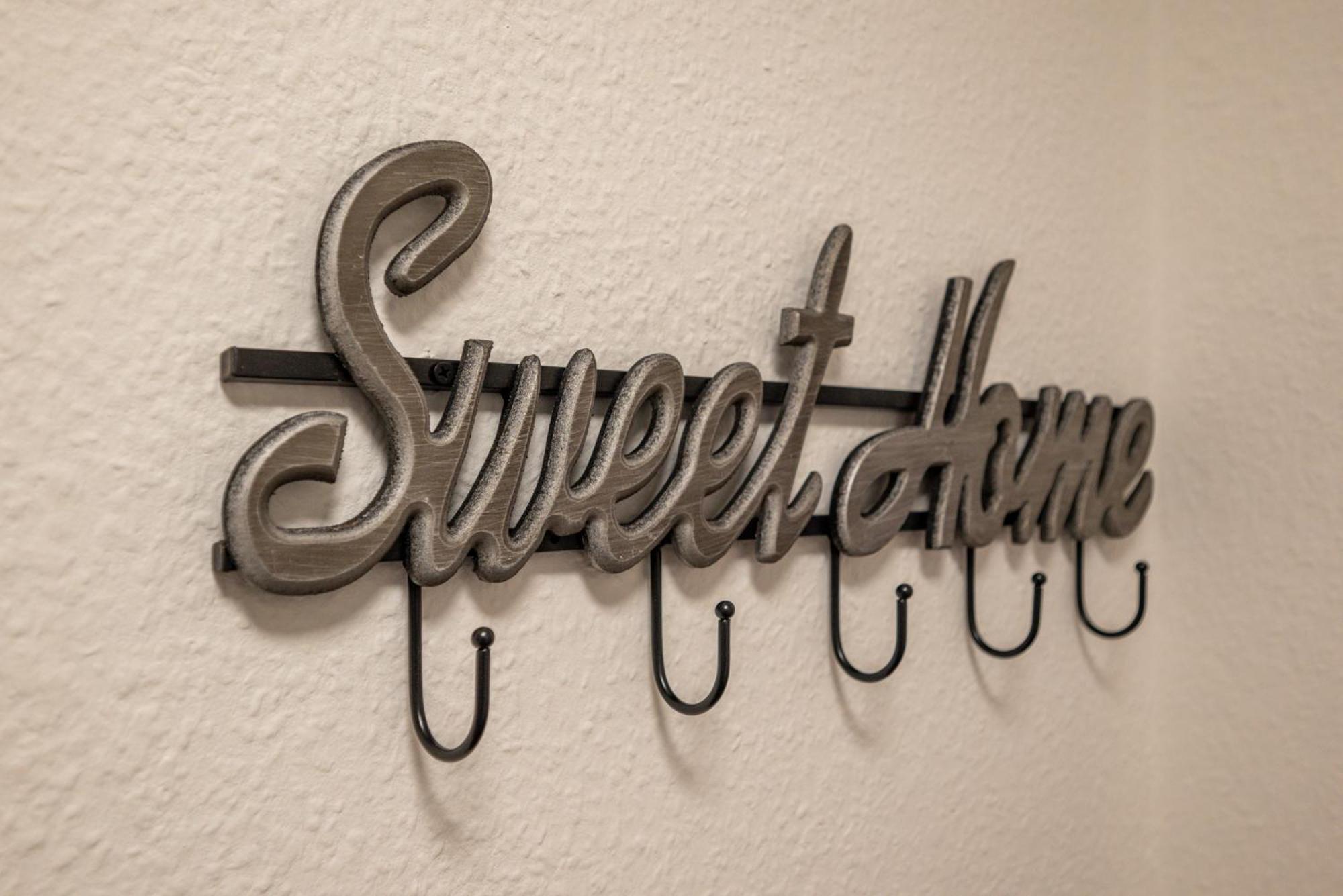 Sweethome - Zentral - Kueche & Parkplatz, Wifi Halle  Bagian luar foto