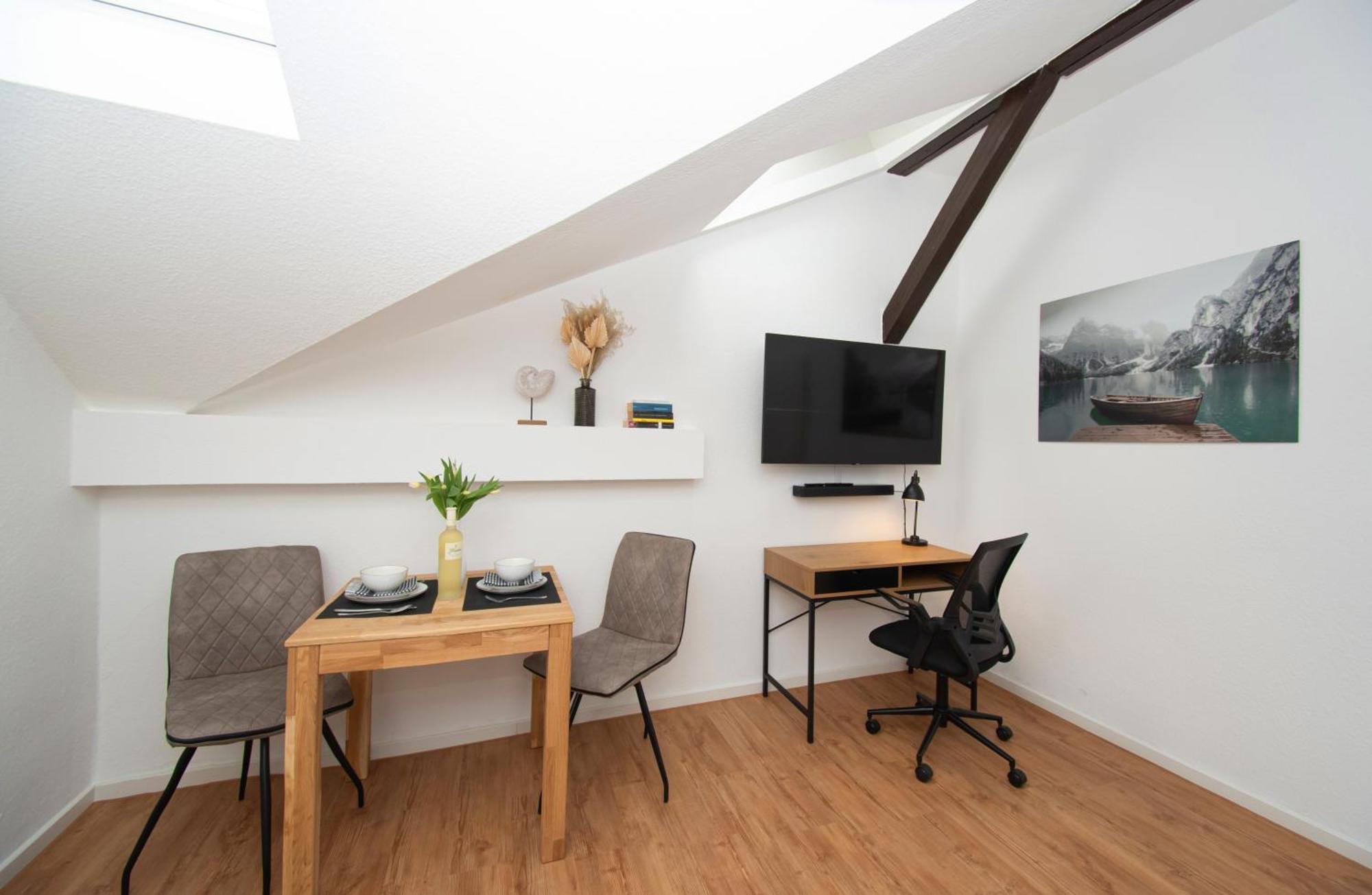 Sweethome - Zentral - Kueche & Parkplatz, Wifi Halle  Bagian luar foto
