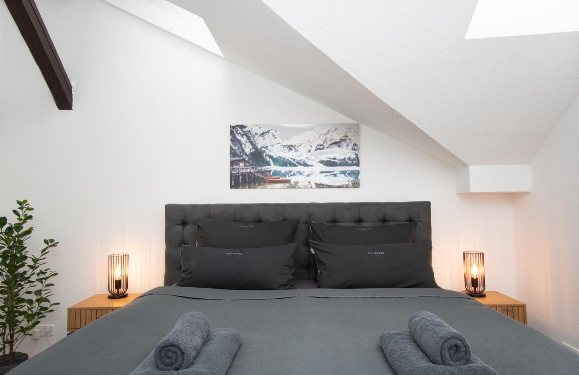 Sweethome - Zentral - Kueche & Parkplatz, Wifi Halle  Bagian luar foto