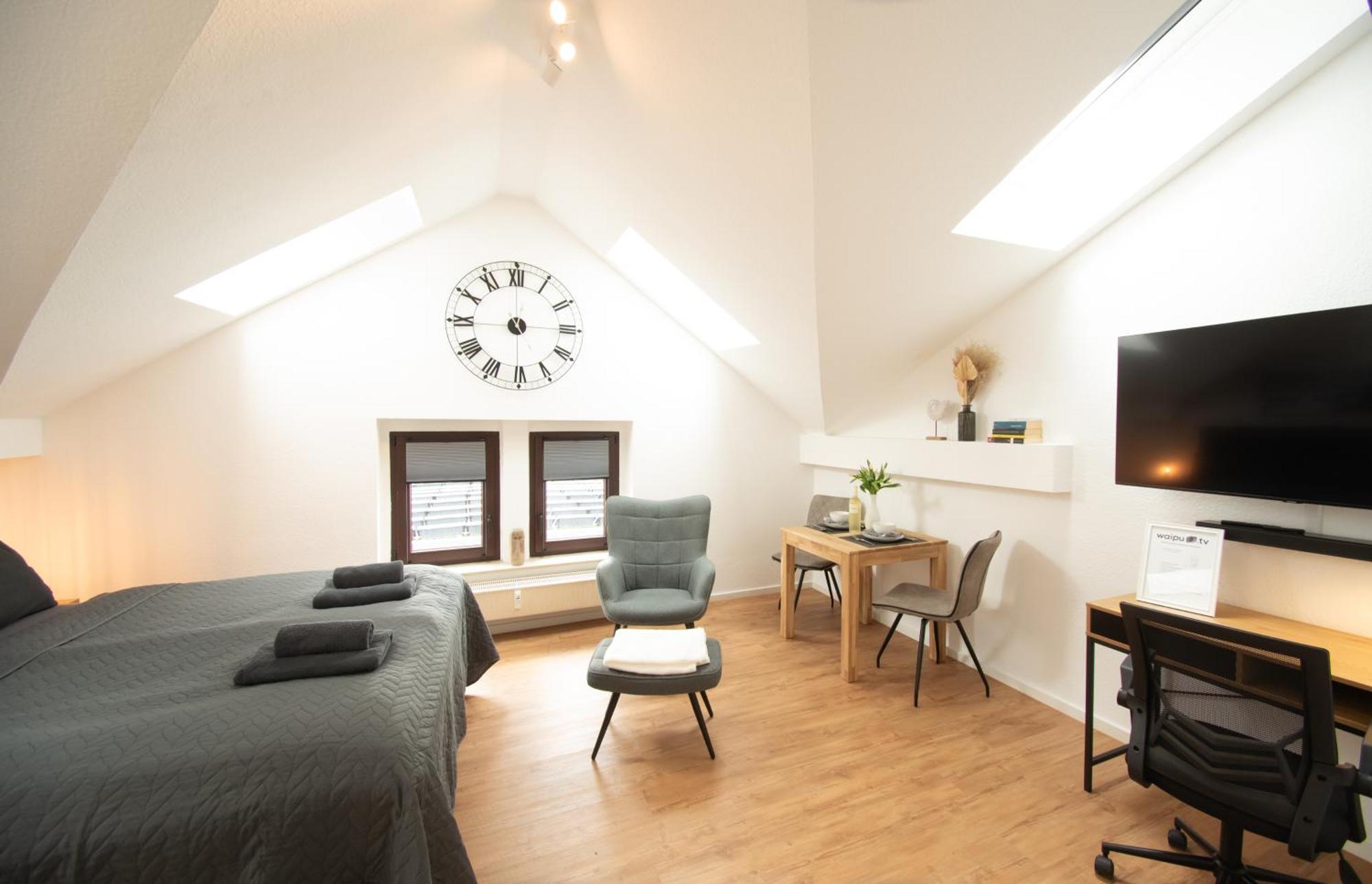 Sweethome - Zentral - Kueche & Parkplatz, Wifi Halle  Bagian luar foto