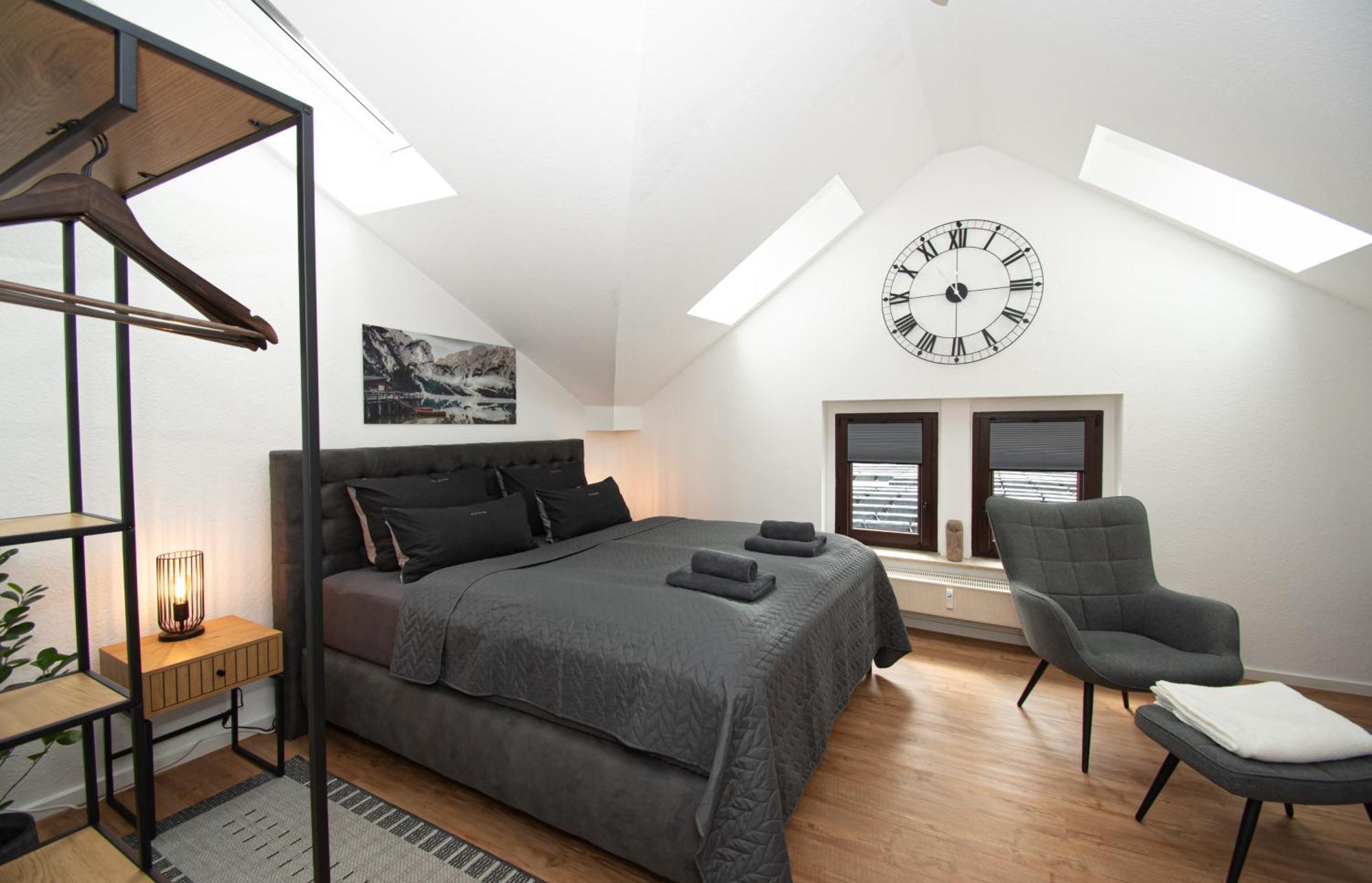 Sweethome - Zentral - Kueche & Parkplatz, Wifi Halle  Bagian luar foto