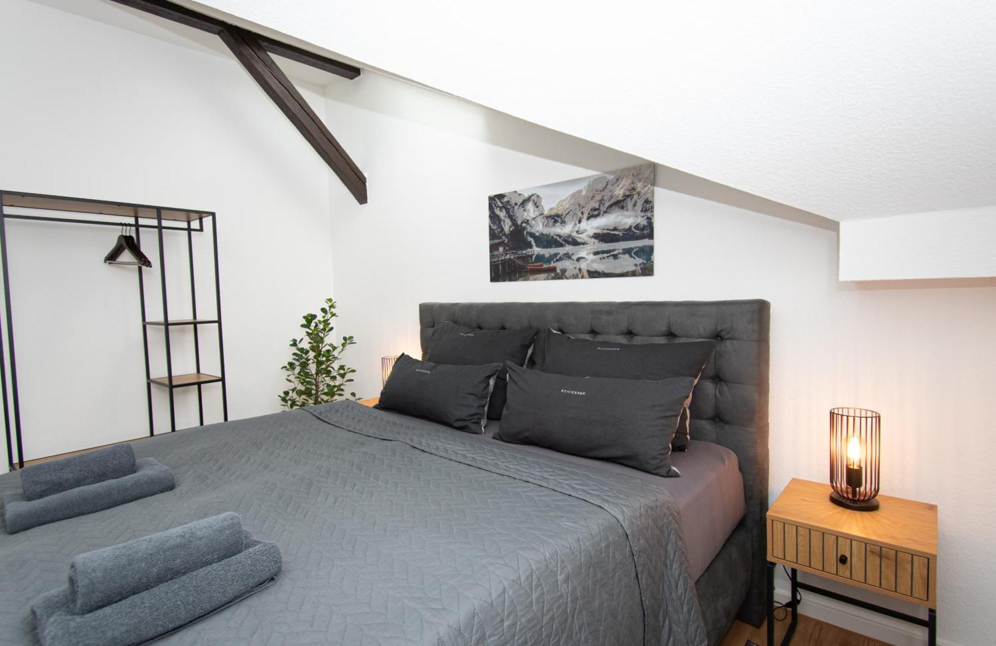 Sweethome - Zentral - Kueche & Parkplatz, Wifi Halle  Bagian luar foto