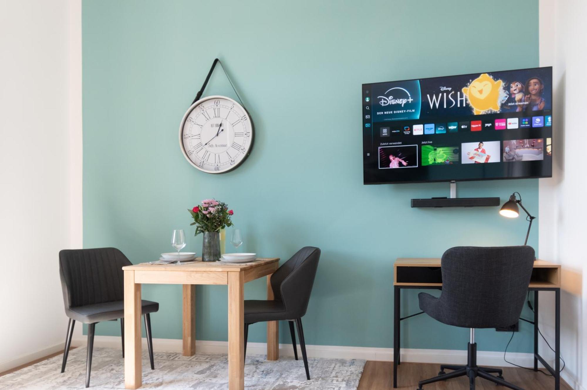Sweethome - Zentral - Kueche & Parkplatz, Wifi Halle  Bagian luar foto