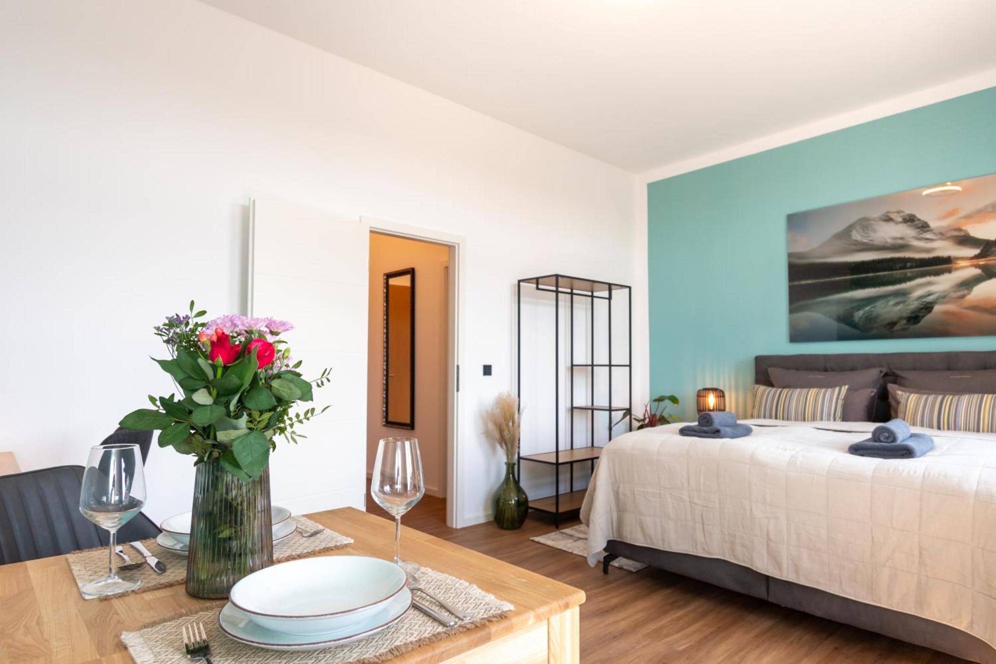 Sweethome - Zentral - Kueche & Parkplatz, Wifi Halle  Bagian luar foto