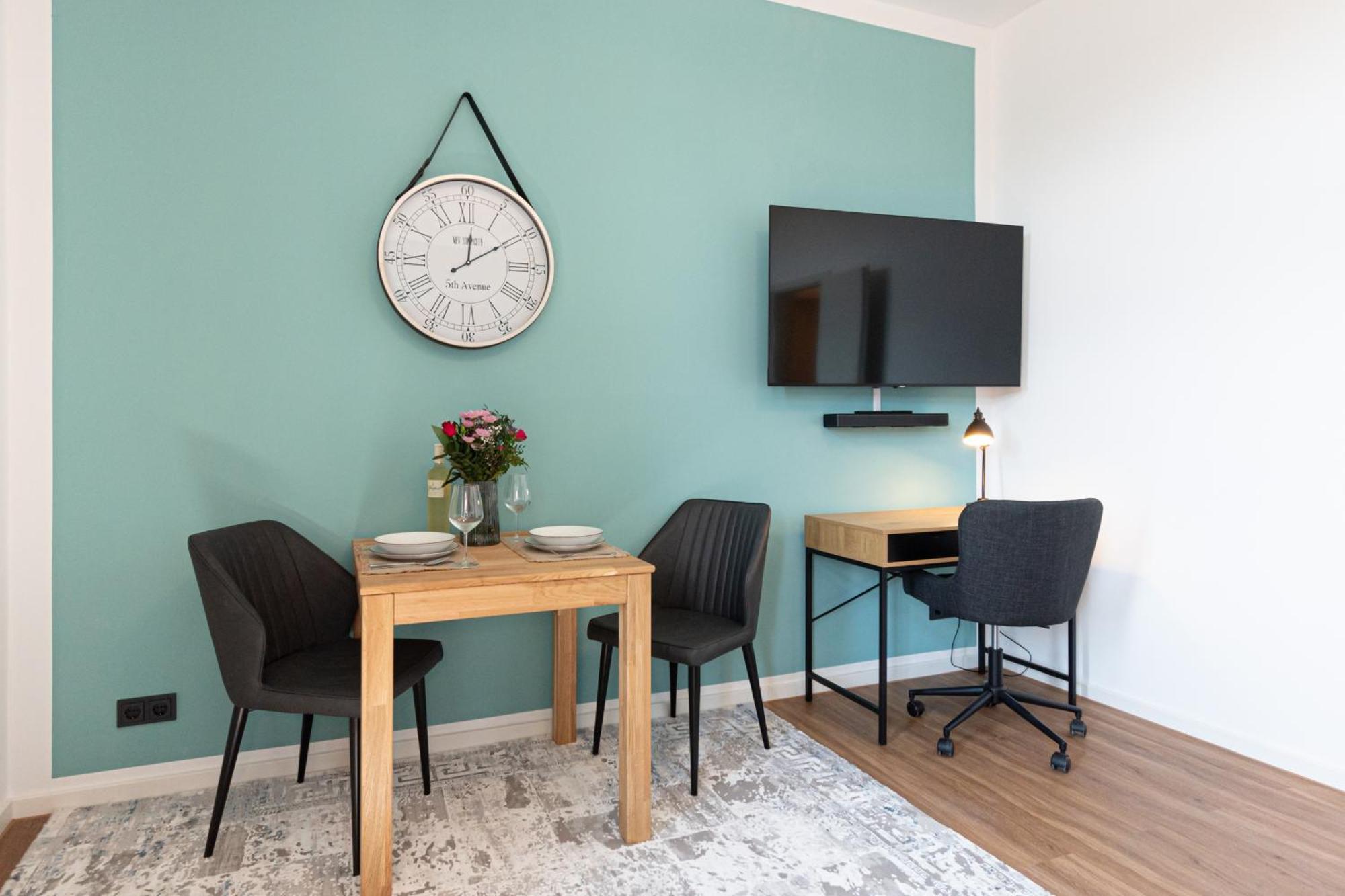Sweethome - Zentral - Kueche & Parkplatz, Wifi Halle  Bagian luar foto