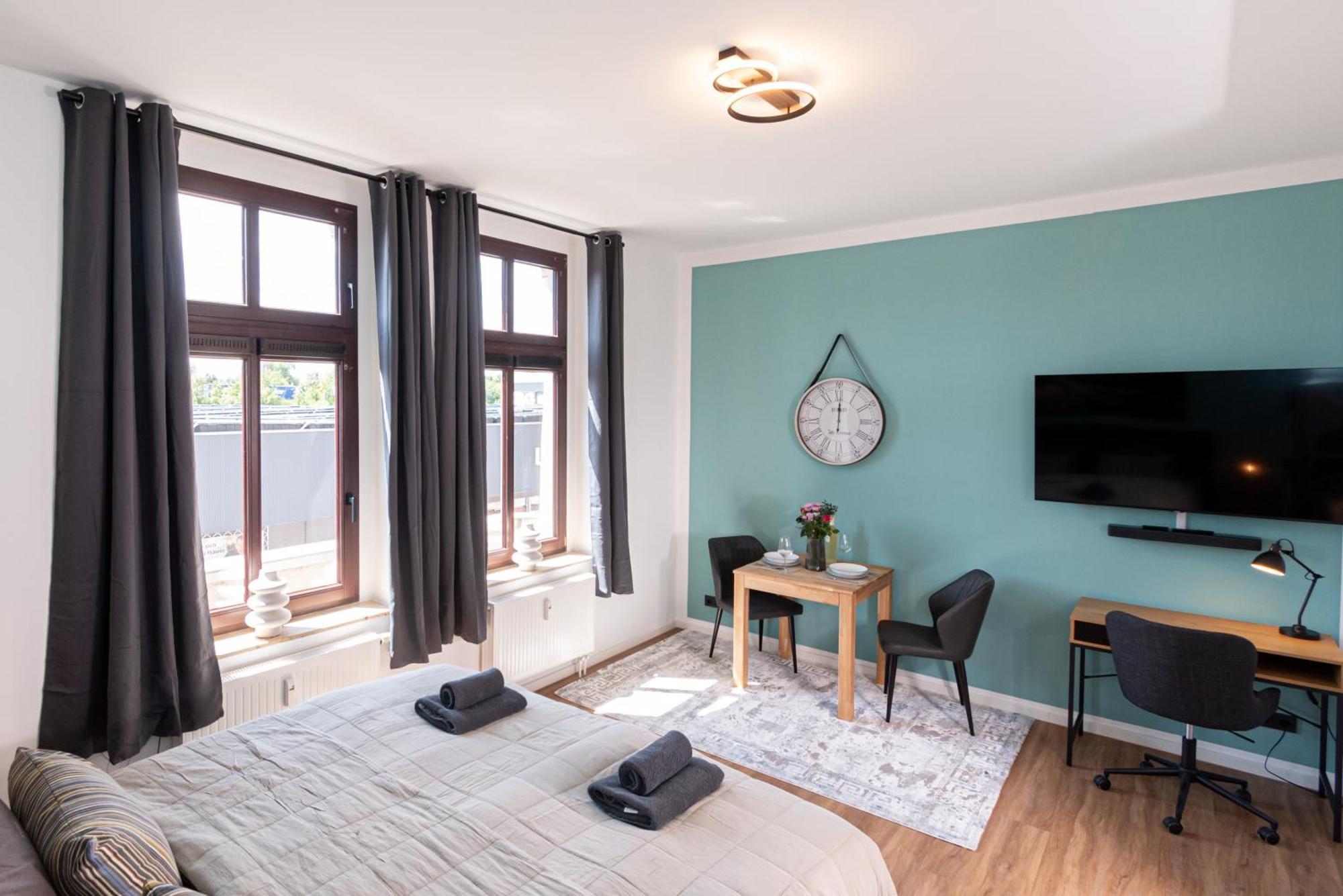 Sweethome - Zentral - Kueche & Parkplatz, Wifi Halle  Bagian luar foto