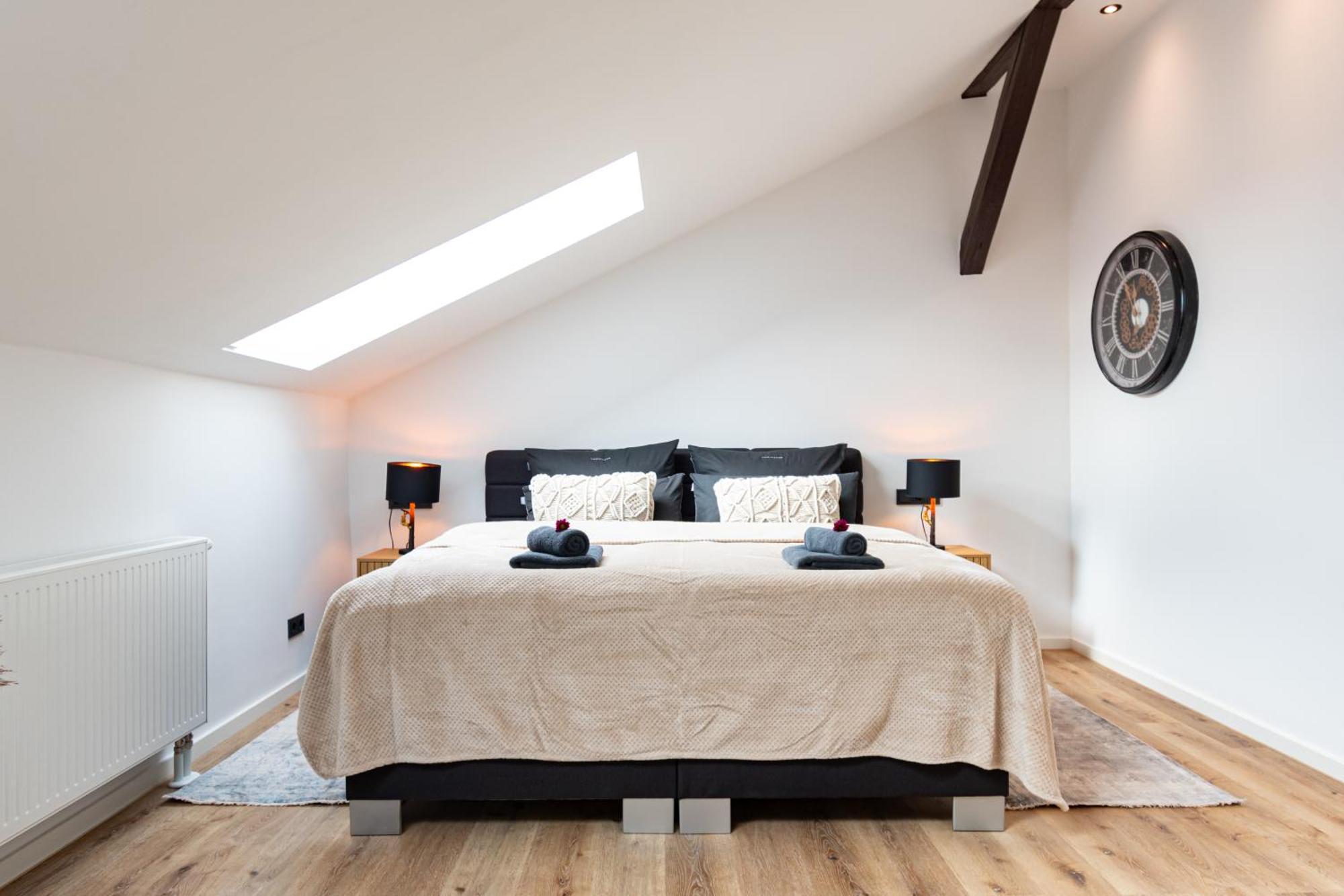 Sweethome - Zentral - Kueche & Parkplatz, Wifi Halle  Bagian luar foto