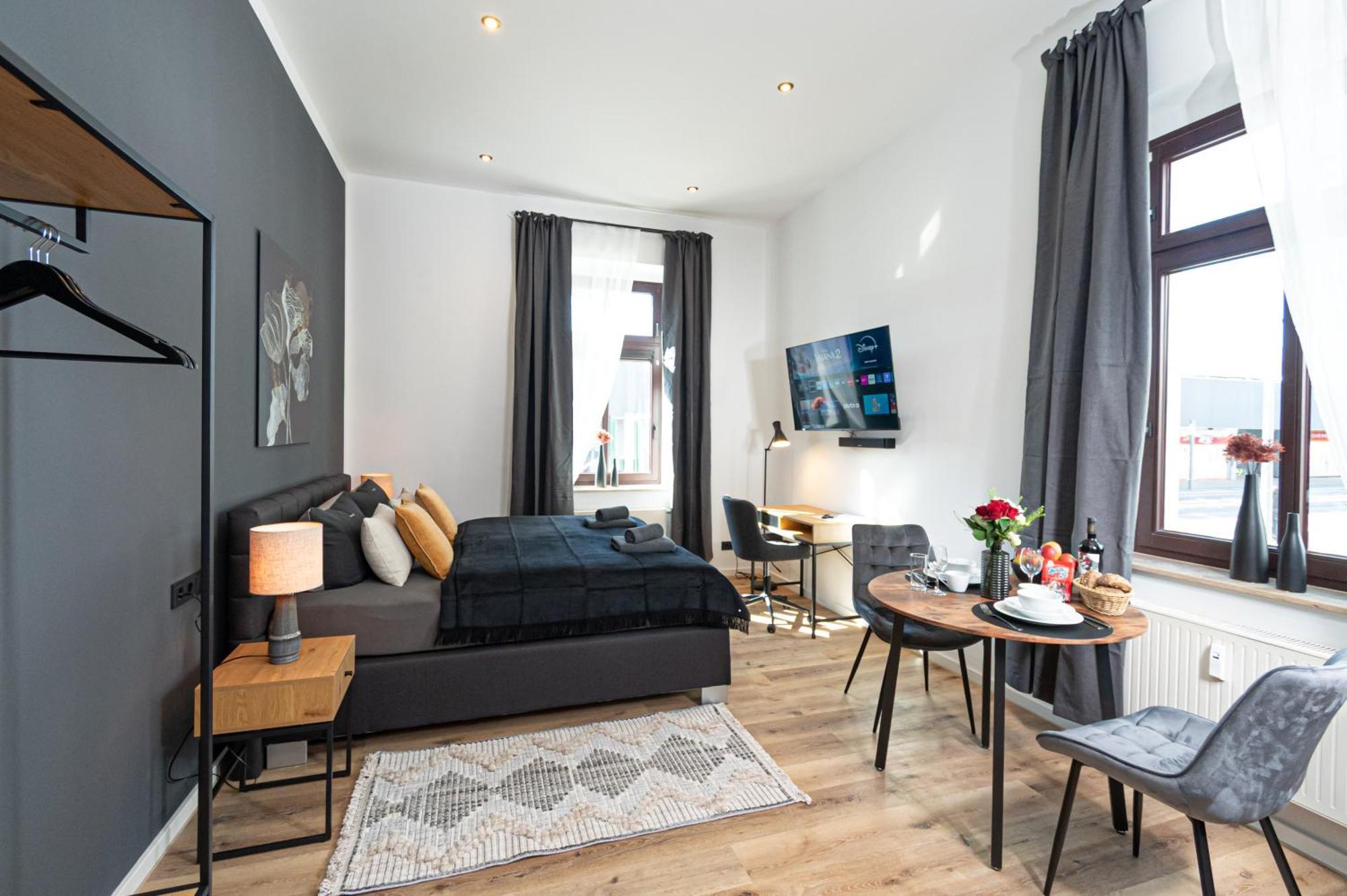 Sweethome - Zentral - Kueche & Parkplatz, Wifi Halle  Bagian luar foto