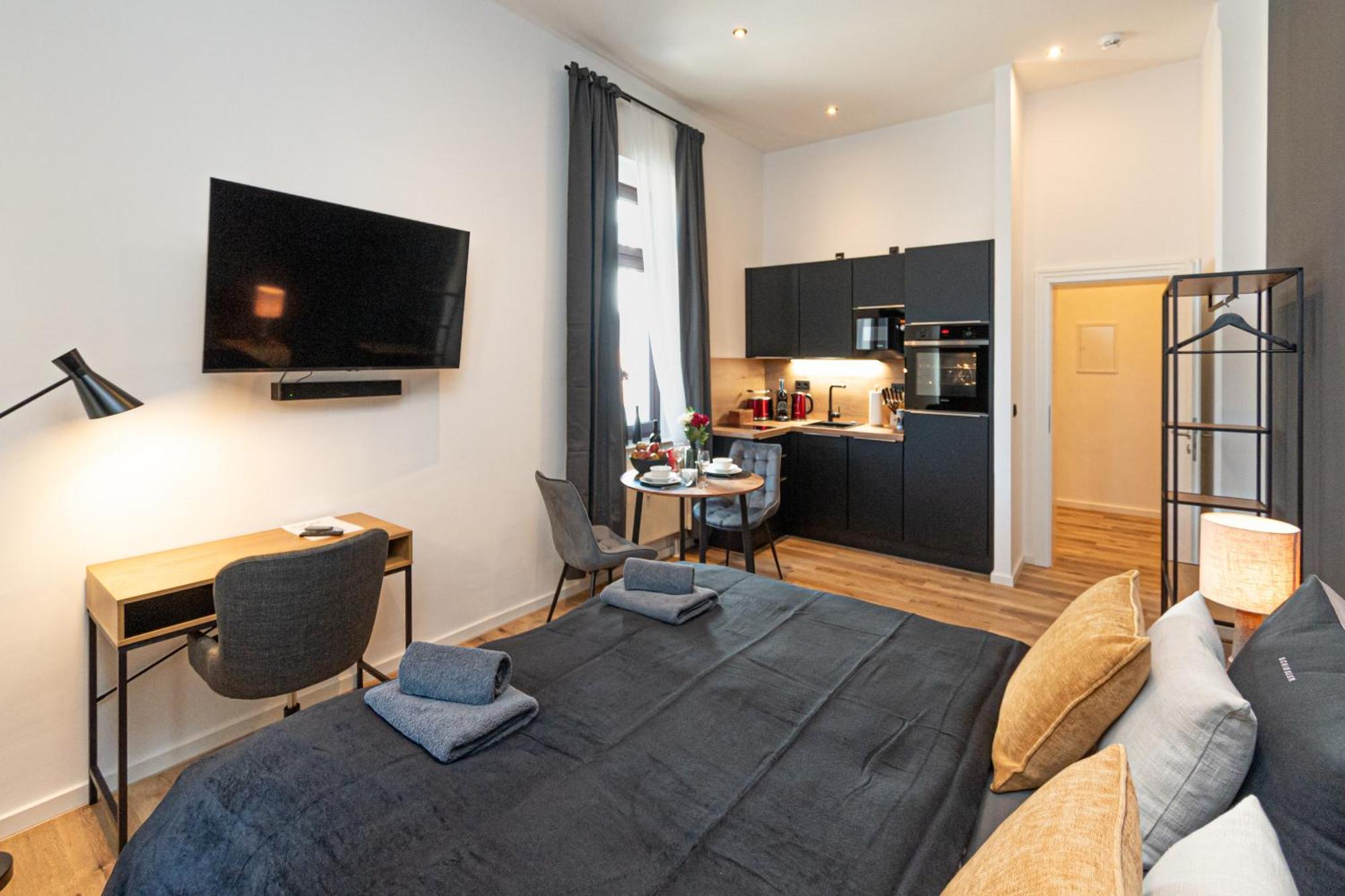 Sweethome - Zentral - Kueche & Parkplatz, Wifi Halle  Bagian luar foto